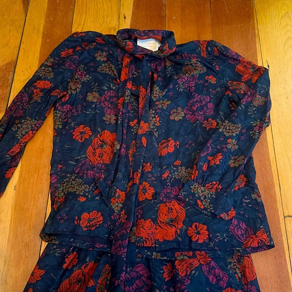 2-piece Set 💜🔹♥️ - Picture 2 of 4